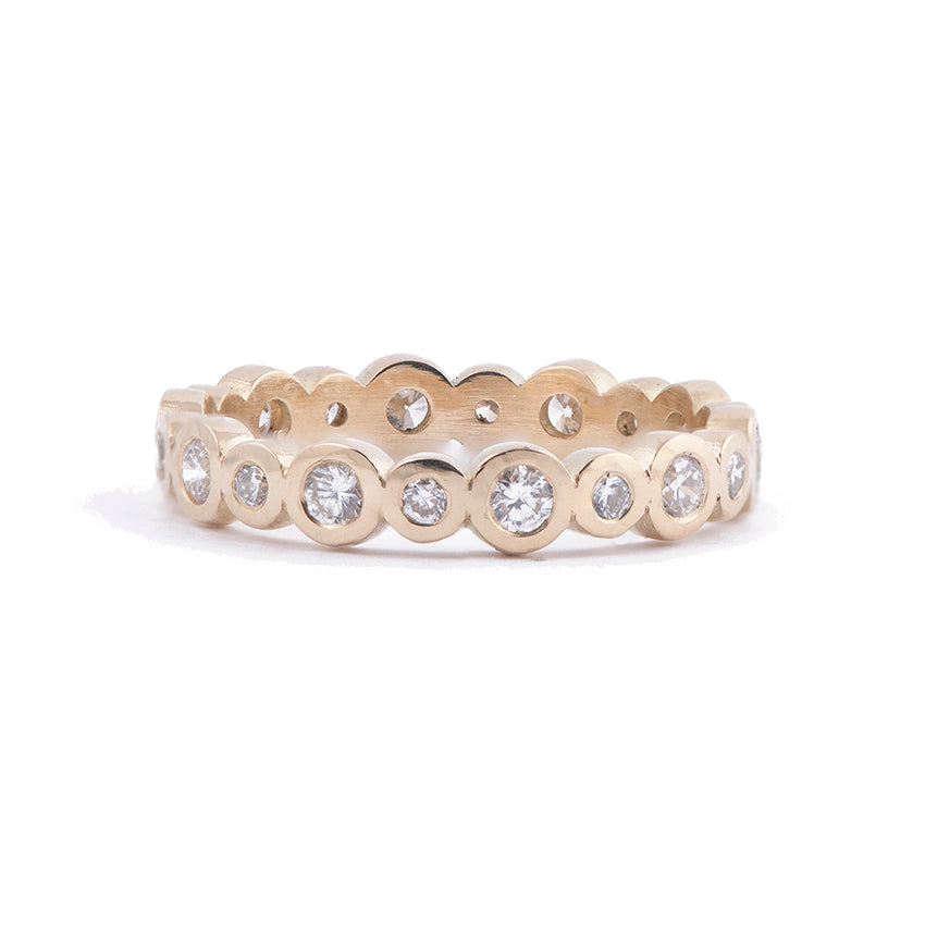 Alternating Diamond Eternity Band 18ct Gold